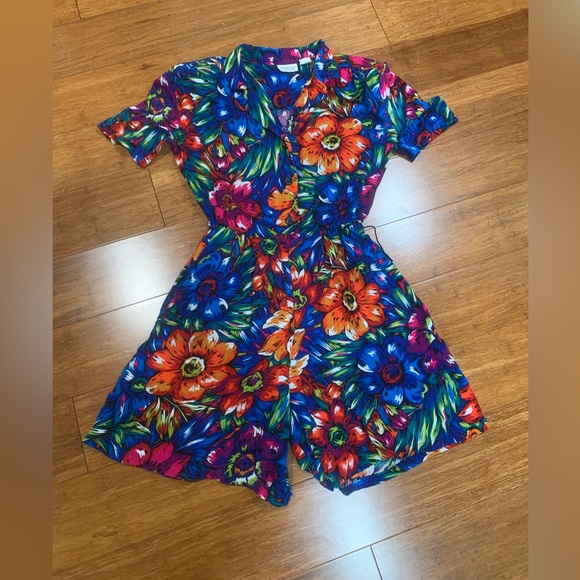 Pants - Vintage 90’s era lightweight boxy tropical print romper in size 9/10